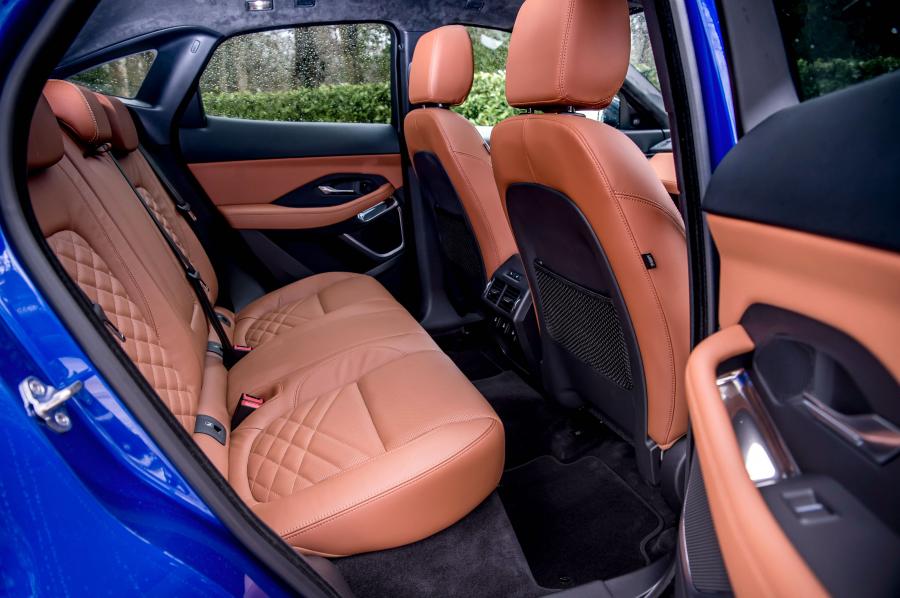 Интерьер Jaguar E-Pace D180 AWD SE 2018 года  (UK) (фото 21 из 32)